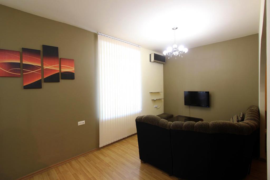 Studio With Balcony On Sayat Nova Avenue Jerevan Buitenkant foto