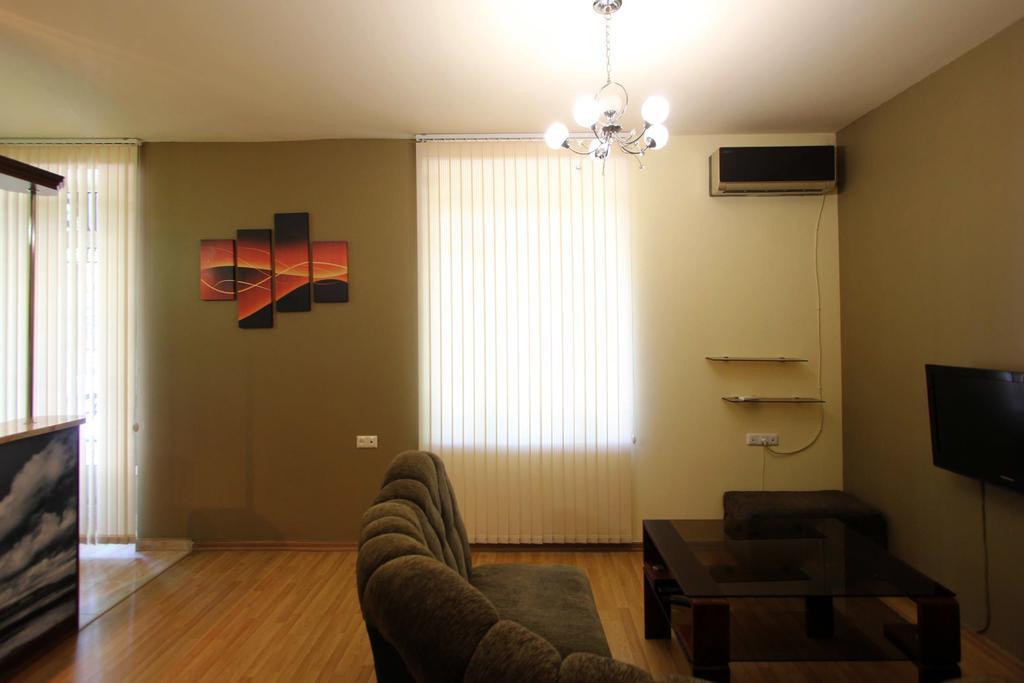 Studio With Balcony On Sayat Nova Avenue Jerevan Buitenkant foto