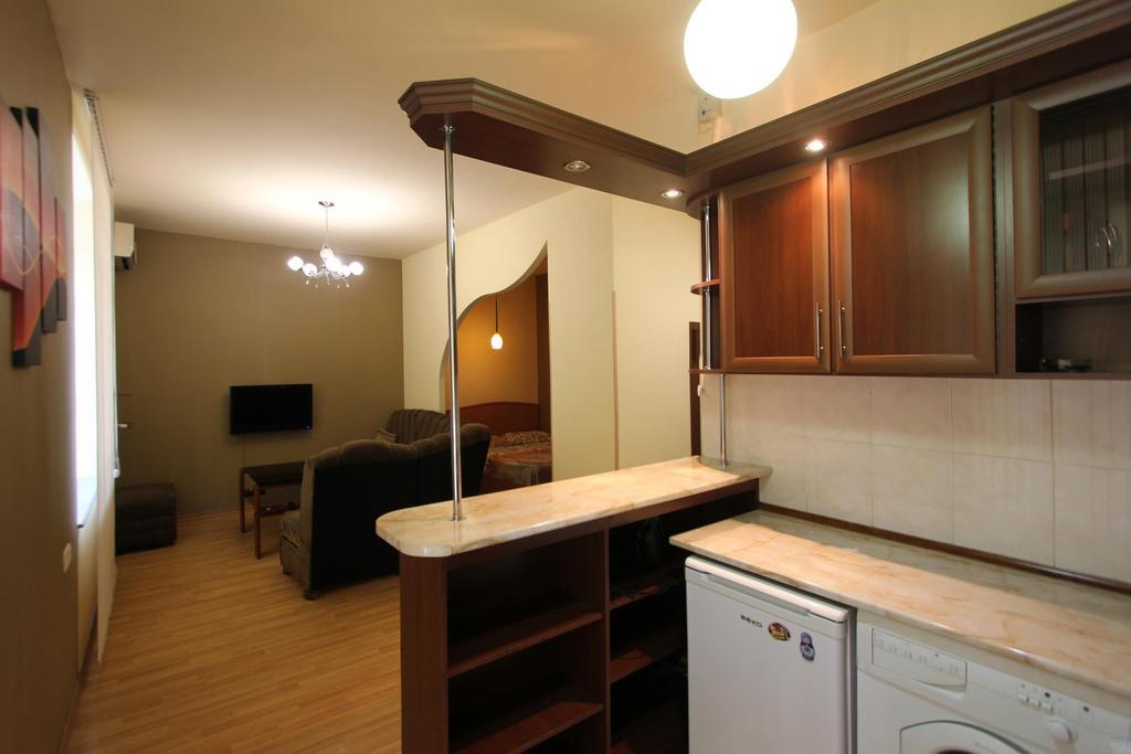 Studio With Balcony On Sayat Nova Avenue Jerevan Buitenkant foto