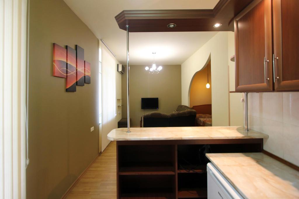 Studio With Balcony On Sayat Nova Avenue Jerevan Buitenkant foto