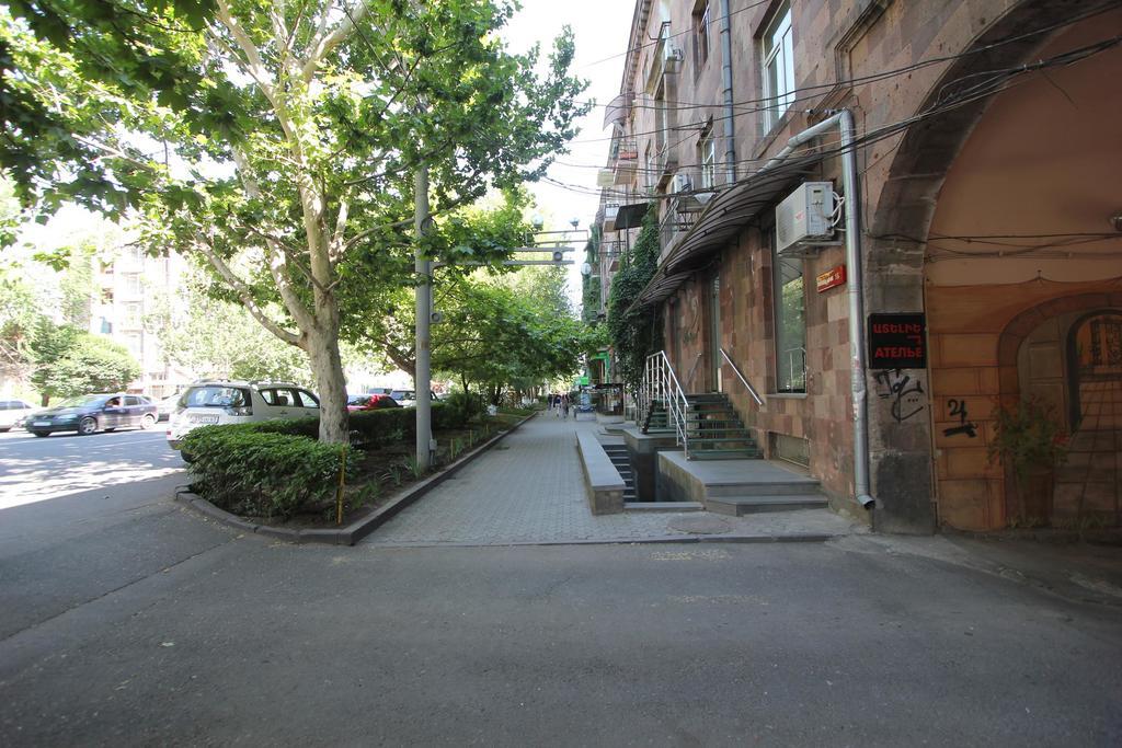 Studio With Balcony On Sayat Nova Avenue Jerevan Buitenkant foto